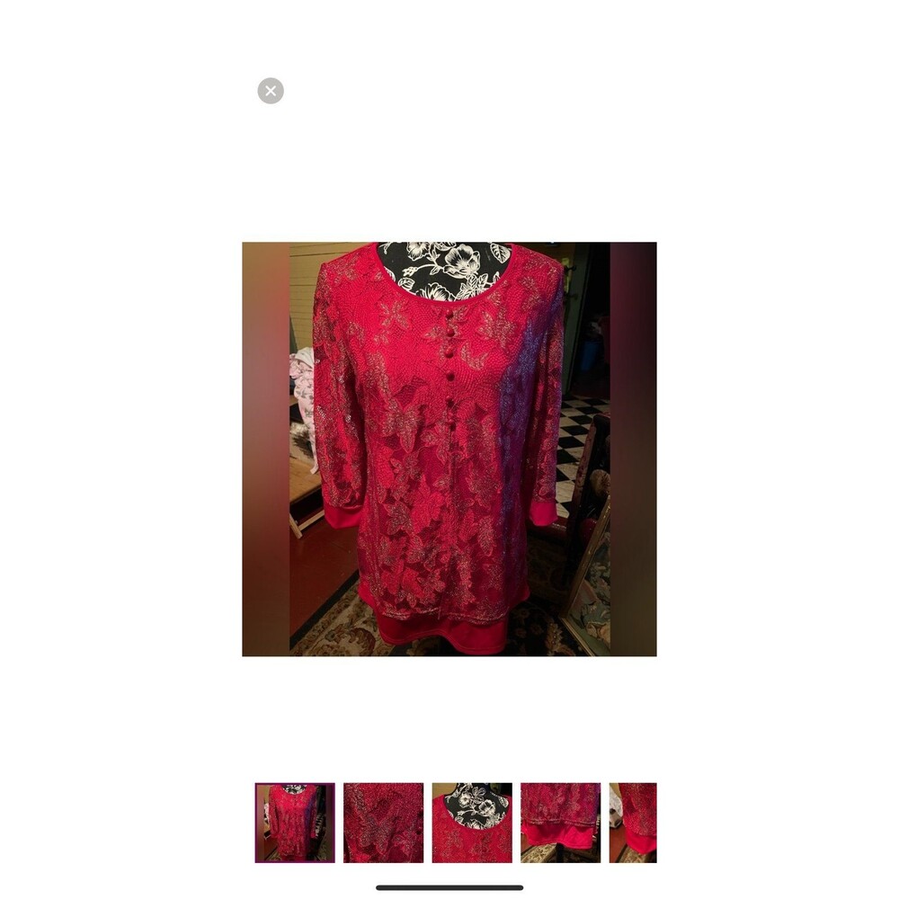 Size Medium Women’s One Piece Poinsettia Christmas Blouse 35” Bust 30” Length